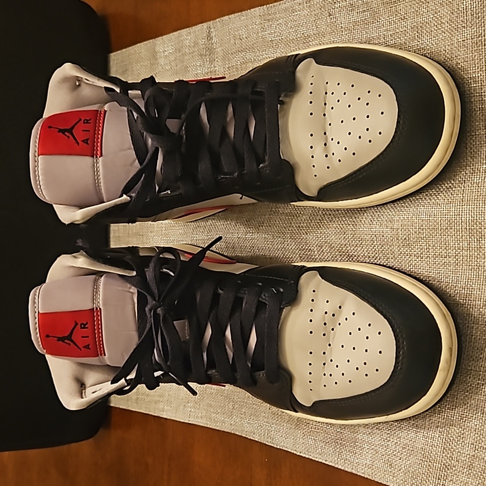 Jordan 1 mid